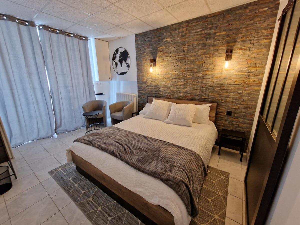 モンパジエ Au Bonheur Des Ruelles Bed & Breakfast エクステリア 写真